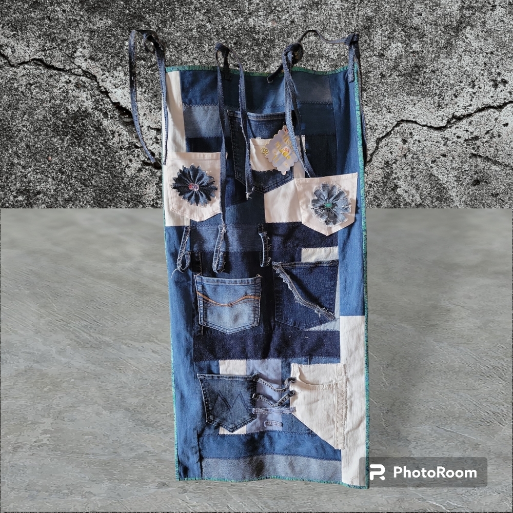 HAND CRAFTED Organizer UPCYCLED Blue White Denim Pocket Floral Hanging 36 X17 In